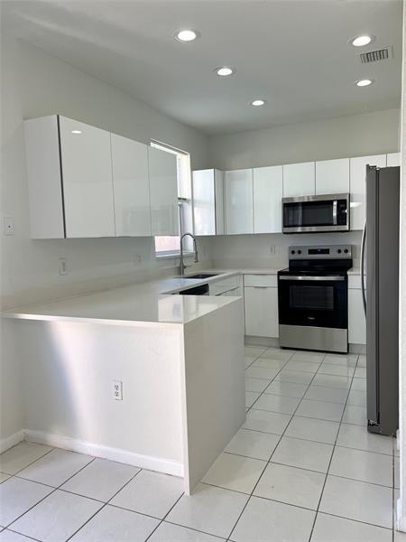 Foto del edificio - 614 NW 170th Terrace