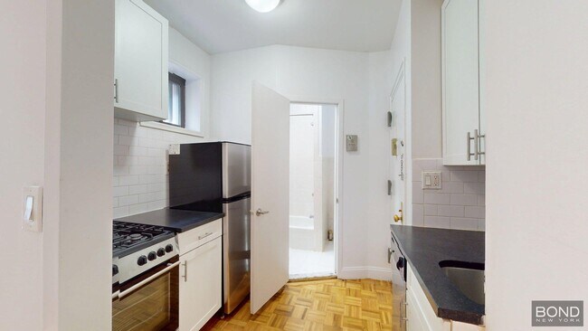 Foto del edificio - 405 W 50th St