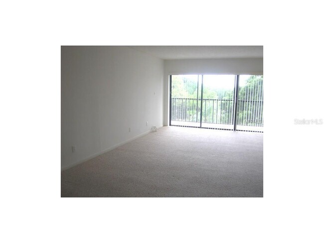 Building Photo - 2900 Cove Cay Dr
