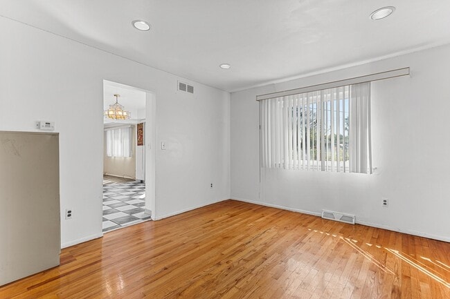 Building Photo - 3516 Gordon Dr