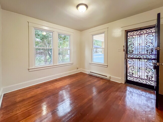 Foto del edificio - 1808 Fairfax Ave