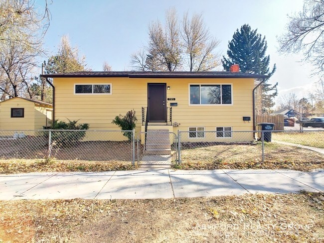 Building Photo - 705 Custer Avenue
