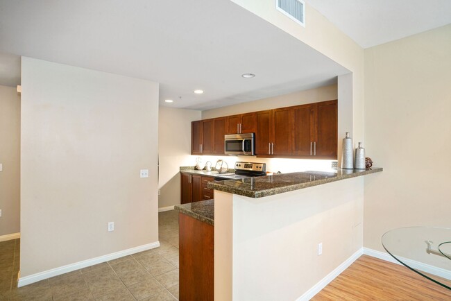 Building Photo - Gorgeous open, supersized 1/BR features a ...