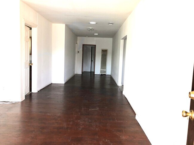 Foto del edificio - 1327 W 164th St