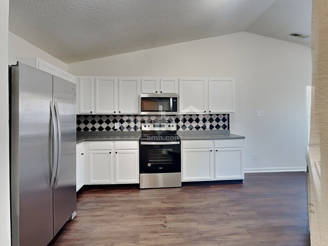 Building Photo - 5624 Grassy Bank Dr