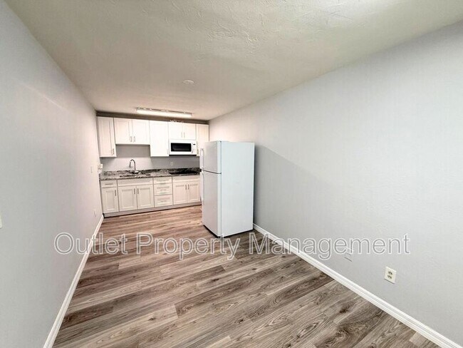 Foto del edificio - 5130 Curry Ford Rd