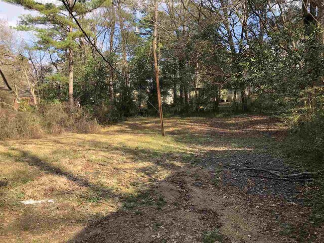 Building Photo - 2640 Hillside Dr