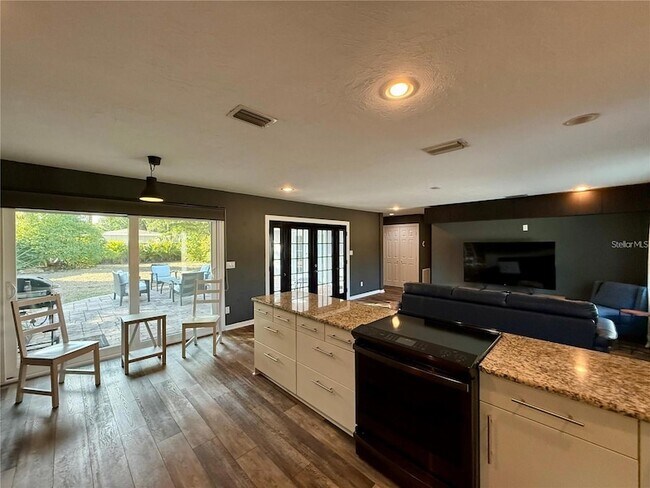 Building Photo - 2126 Craft Ln