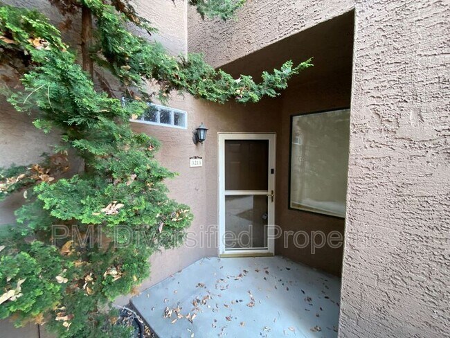 Building Photo - 1465 E Peckham Ln