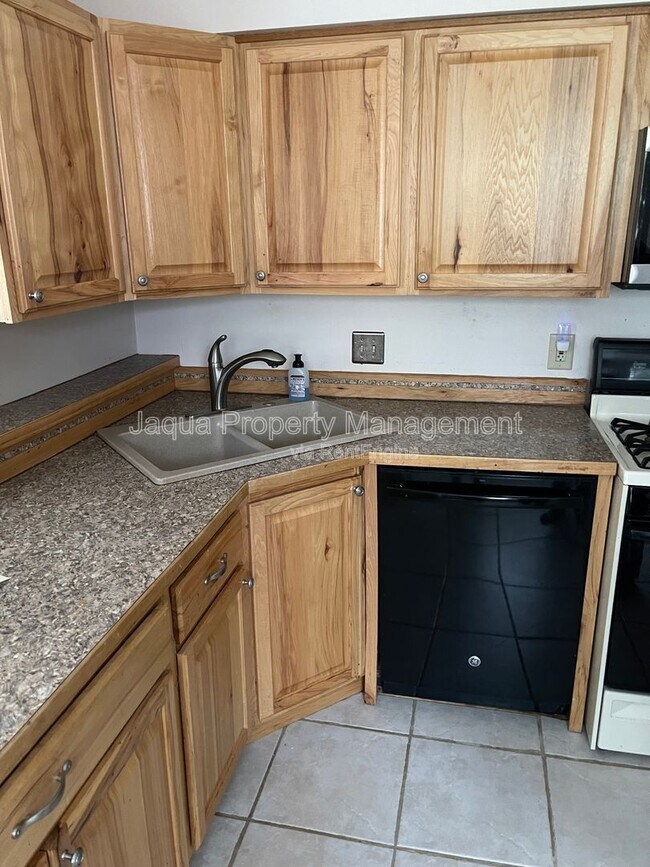 Foto del edificio - 714 Garland Cir