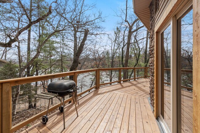 Foto del edificio - Beautiful Lakefront Property in Bella Vista!