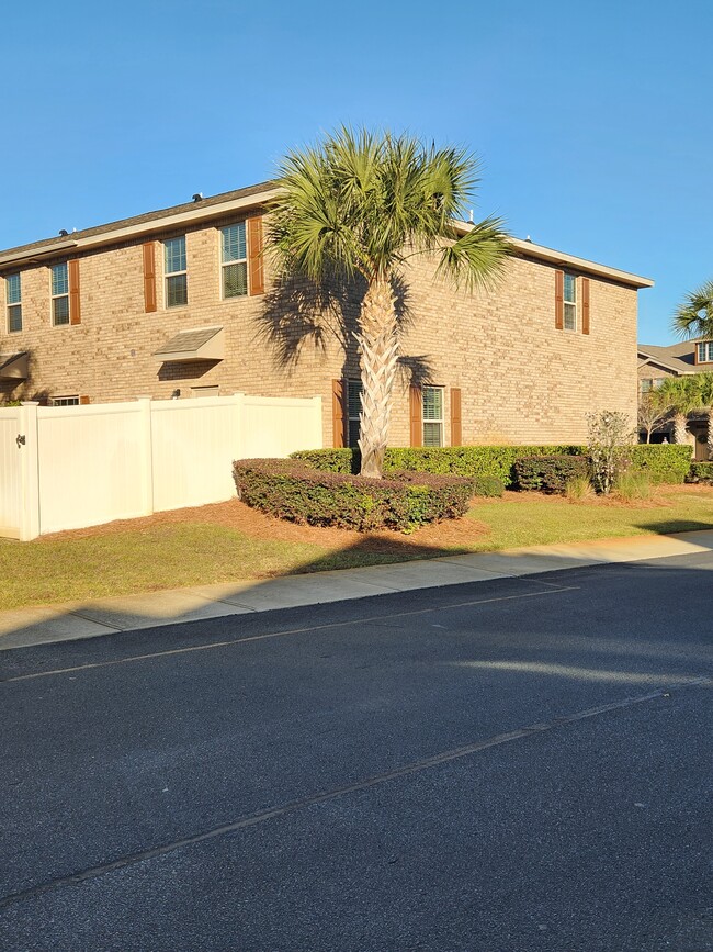 Building Photo - 8723 Brown Pelican Cir