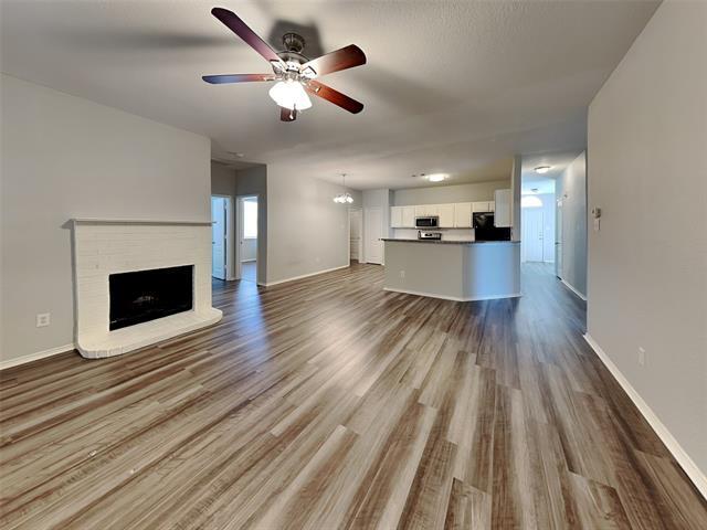 Foto del edificio - 1707 Country Crest Ln