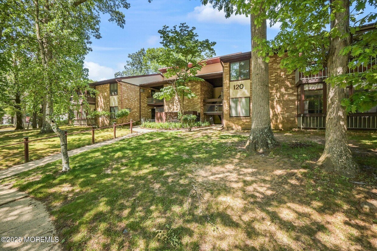 Primary Photo - 120 Amberly Dr