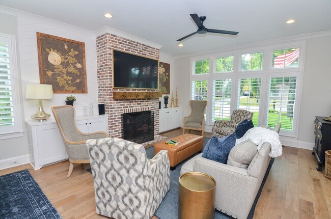 Foto del edificio - Fully Furnished in Downtown Franklin