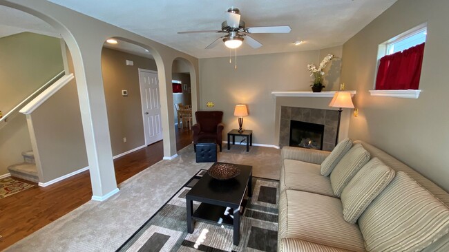 Building Photo - 3353 SE Midvale Dr