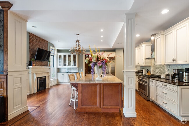 Kitchen - Furnished Luxury Landmark Townhouse
