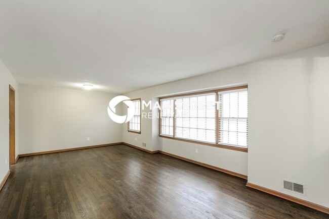 Building Photo - 708 NE Coronado Ave