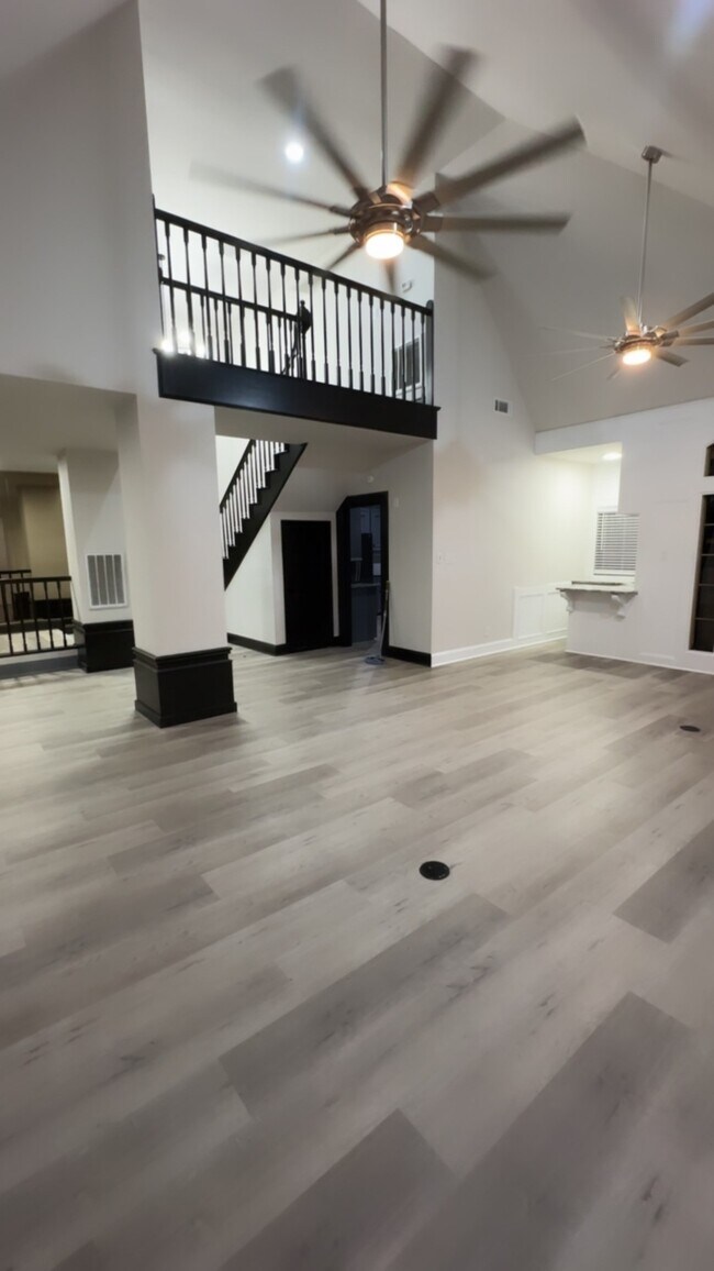 Foto del edificio - 2734 Plantation Wood Ln