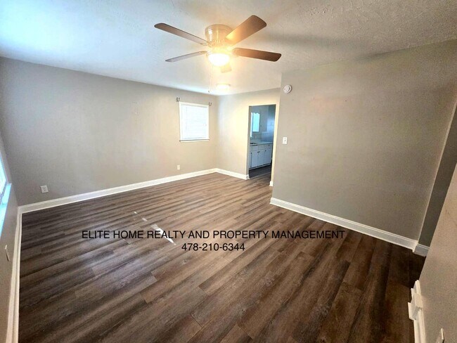 Foto del edificio - 810 Crestwood Terrace