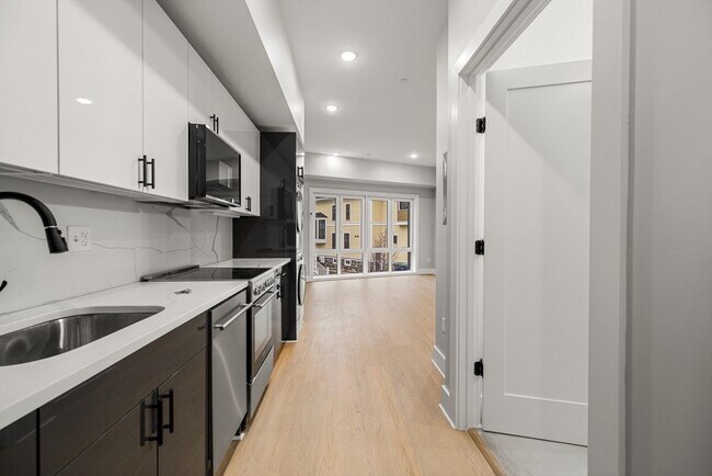 Building Photo - 872 Broadway