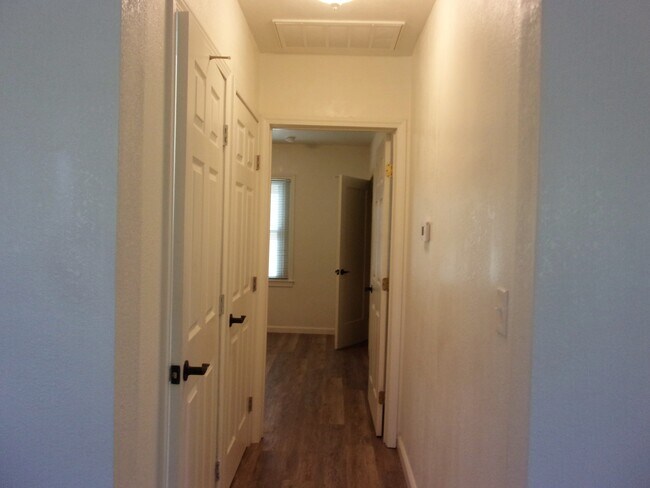 Building Photo - 321 W Birch Ave