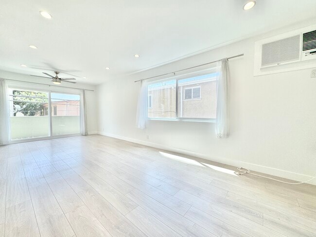 Building Photo - Eighty Six Eighteen Whitworth