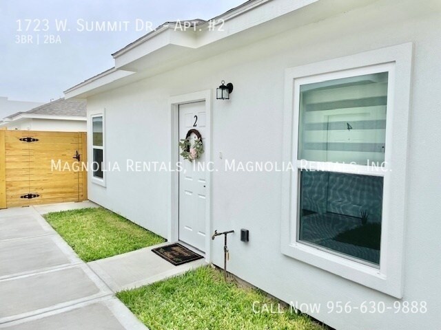 Foto del edificio - 1/2 off First Month Rent -  Summit Sports ...