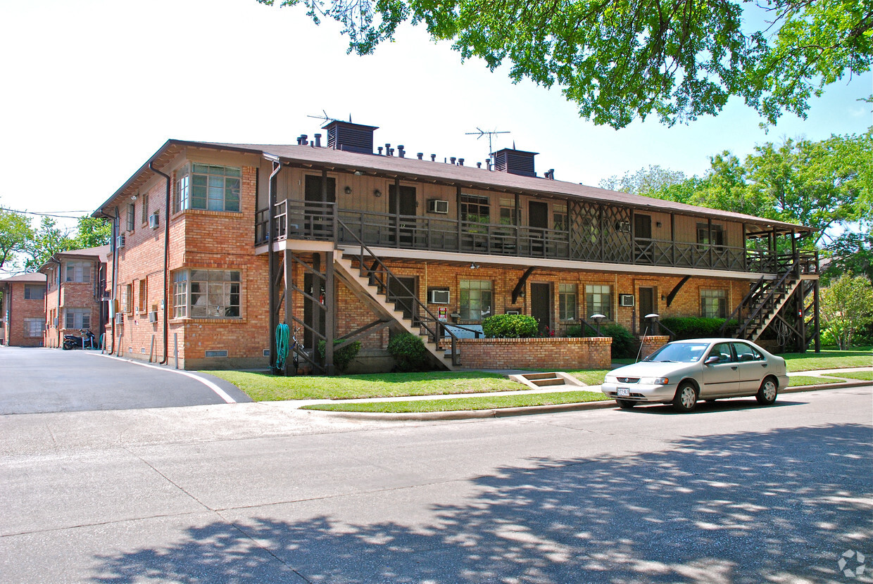 Primary Photo - Cedar Lodge Apartments