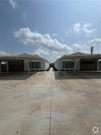 Building Photo - 1200 E Hibiscus Ave