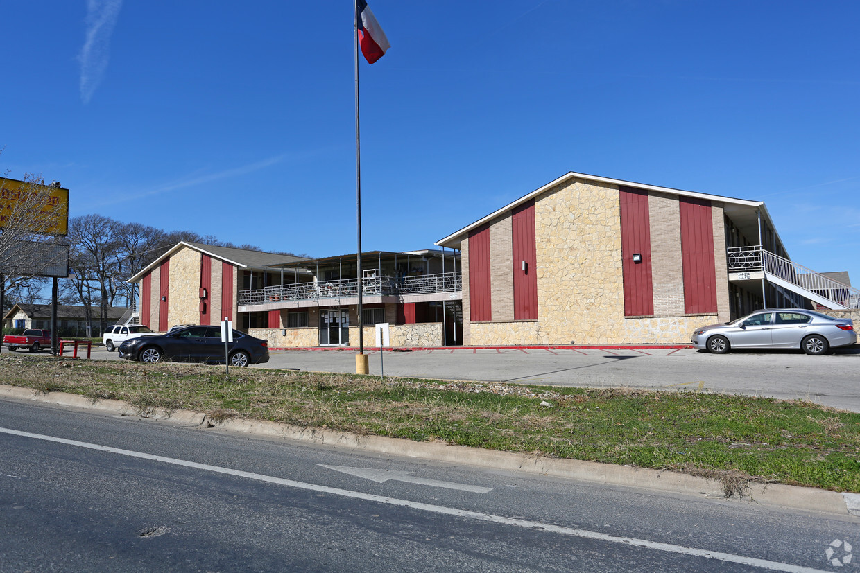 Primary Photo - Kensington Apartments