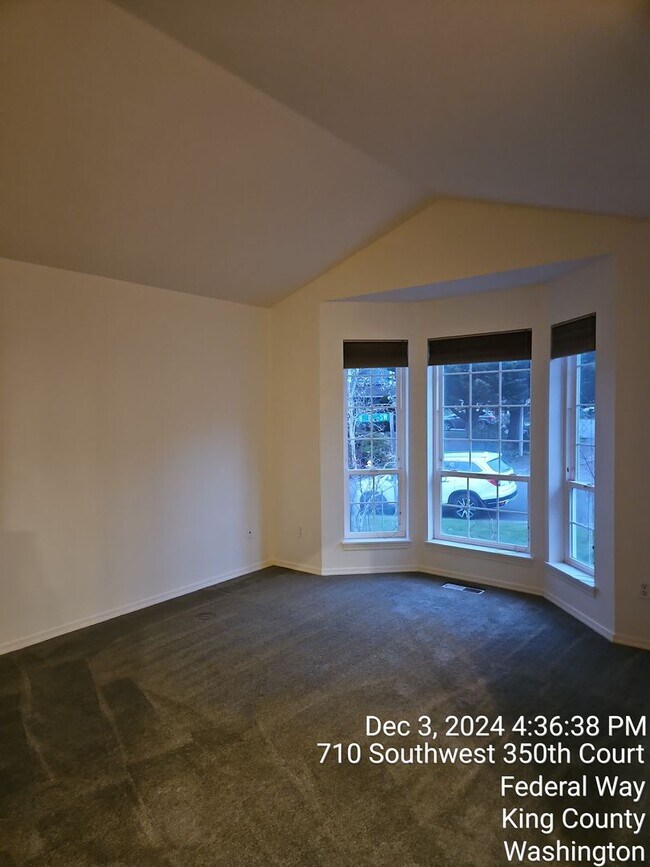 Building Photo - Federal way Campus Highlands 4 bedroom and...