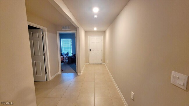 Foto del edificio - 7011 Waldo Cir