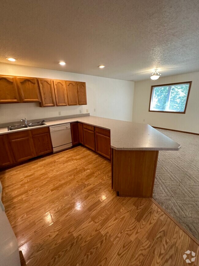 Atwood Terrace Apartments for Rent with Hardwood Floors Mankato, MN