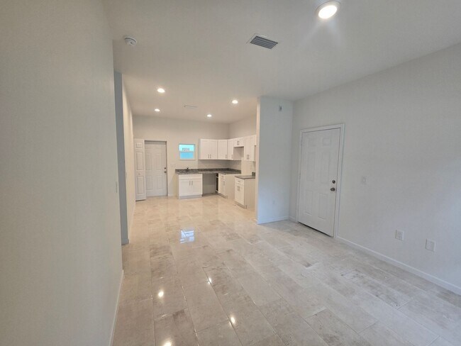 Foto del edificio - BRAND NEW 2/2/1 -LEHIGH ACRES