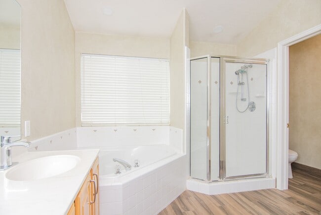 Building Photo - Gorgeous Bountiful Home w/ Solar & 3 Car Garage