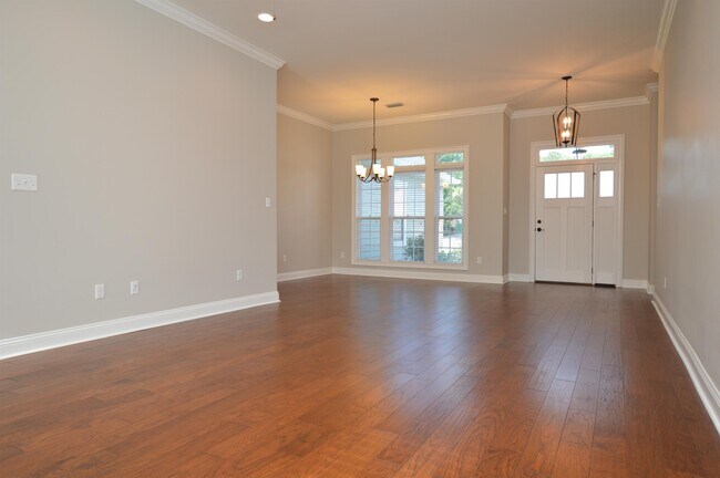 Building Photo - 4468 Kenilworth Cir