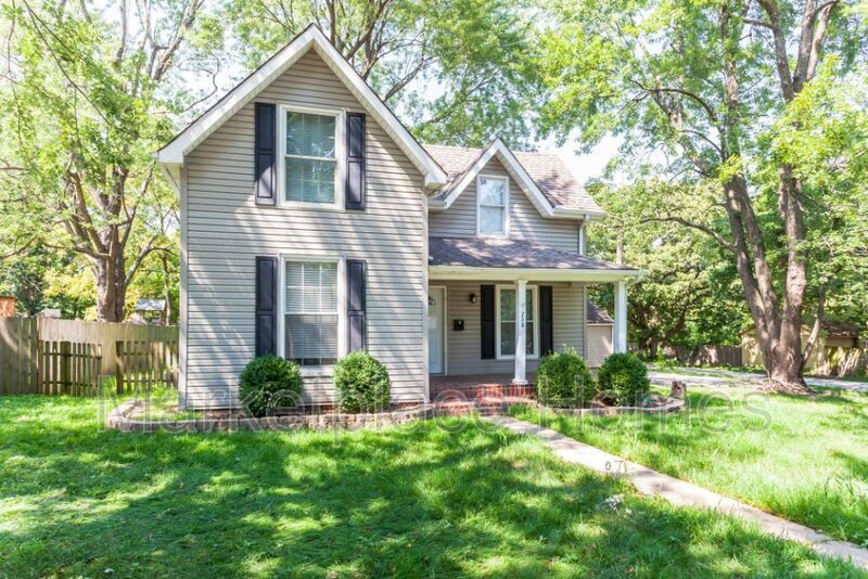 Foto principal - 208 E 1st St