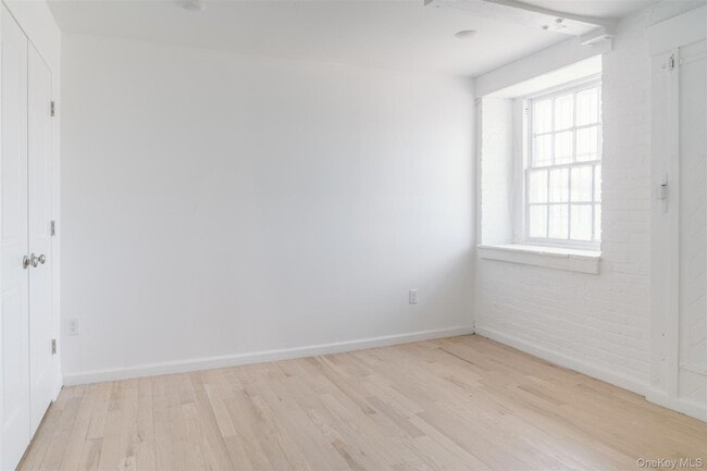 Building Photo - 155 S River St
