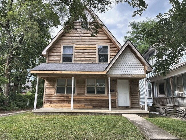 Building Photo - 4 Bed / 2 Full Bath Two-Story Home — Covered Front Porch, Detached Garage, Central Air