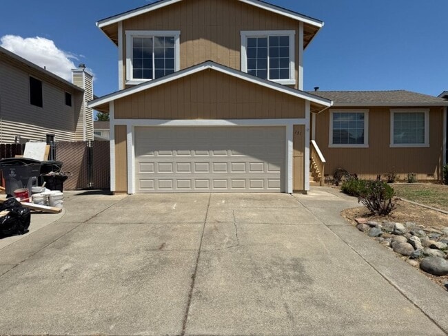 Building Photo - Rare Remodeled 5 Bedroom 2.5 Bath Tri Level in Vacaville