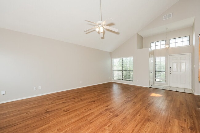Building Photo - 423 Barton Dr