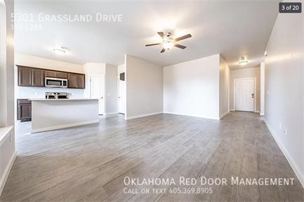 Foto del edificio - 5301 Grassland Dr