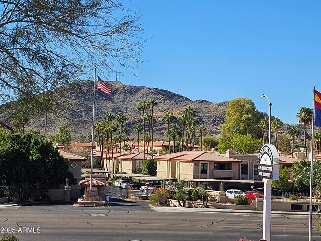 Building Photo - 10410 N Cave Creek Rd
