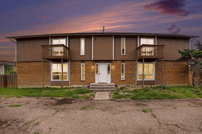 Foto del edificio - 4215 Loomis Ave