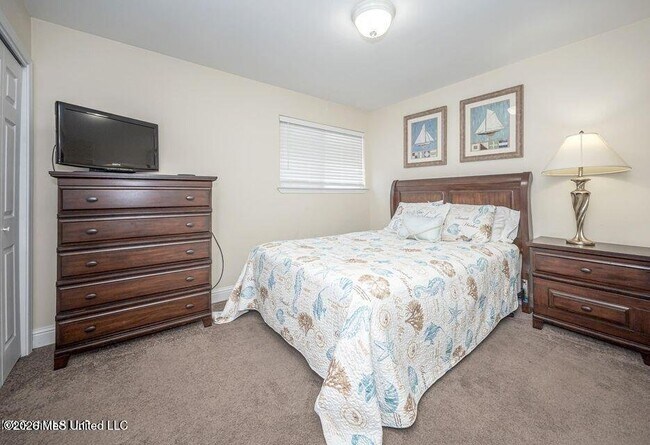 Foto del edificio - 1664 Beach Blvd