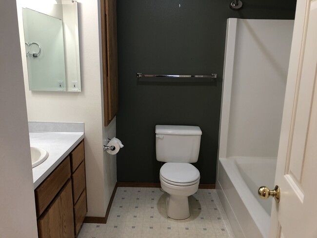 Building Photo - 557 Shoemaker Plz