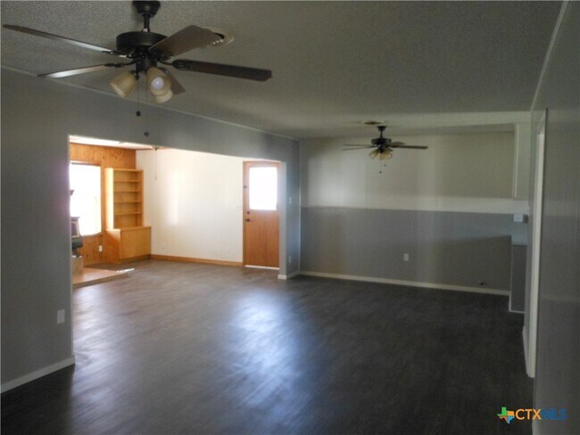 Building Photo - 1441 Robin Ln