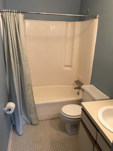Full Bathroom - 55 Delafield St