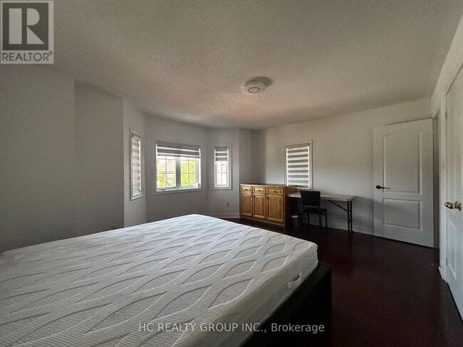 Building Photo - 563 Highglen Ave